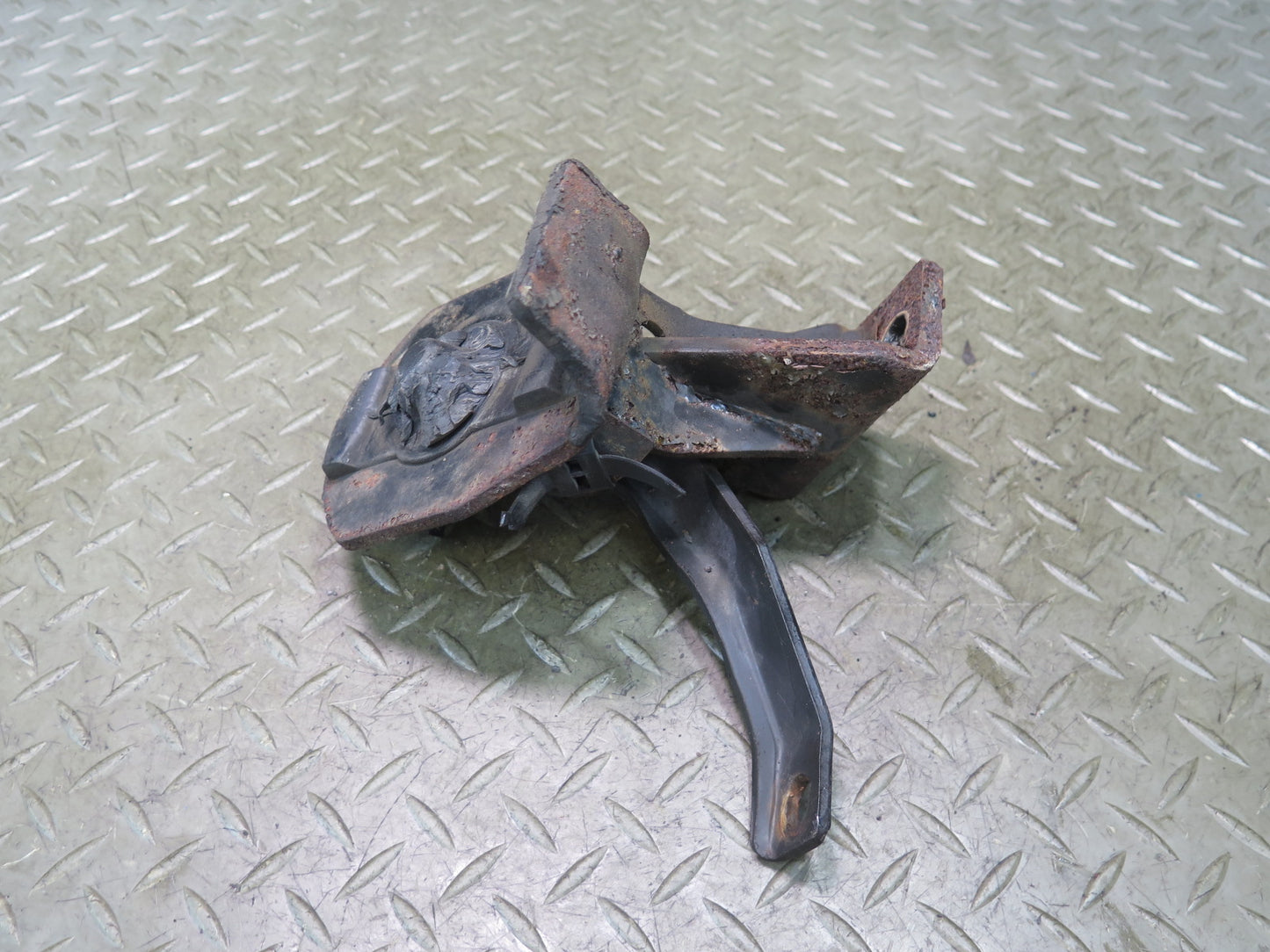 84-86 Nissan Z31 300ZX VG30E NA Set of 2 Engine Motor Mount Support OEM