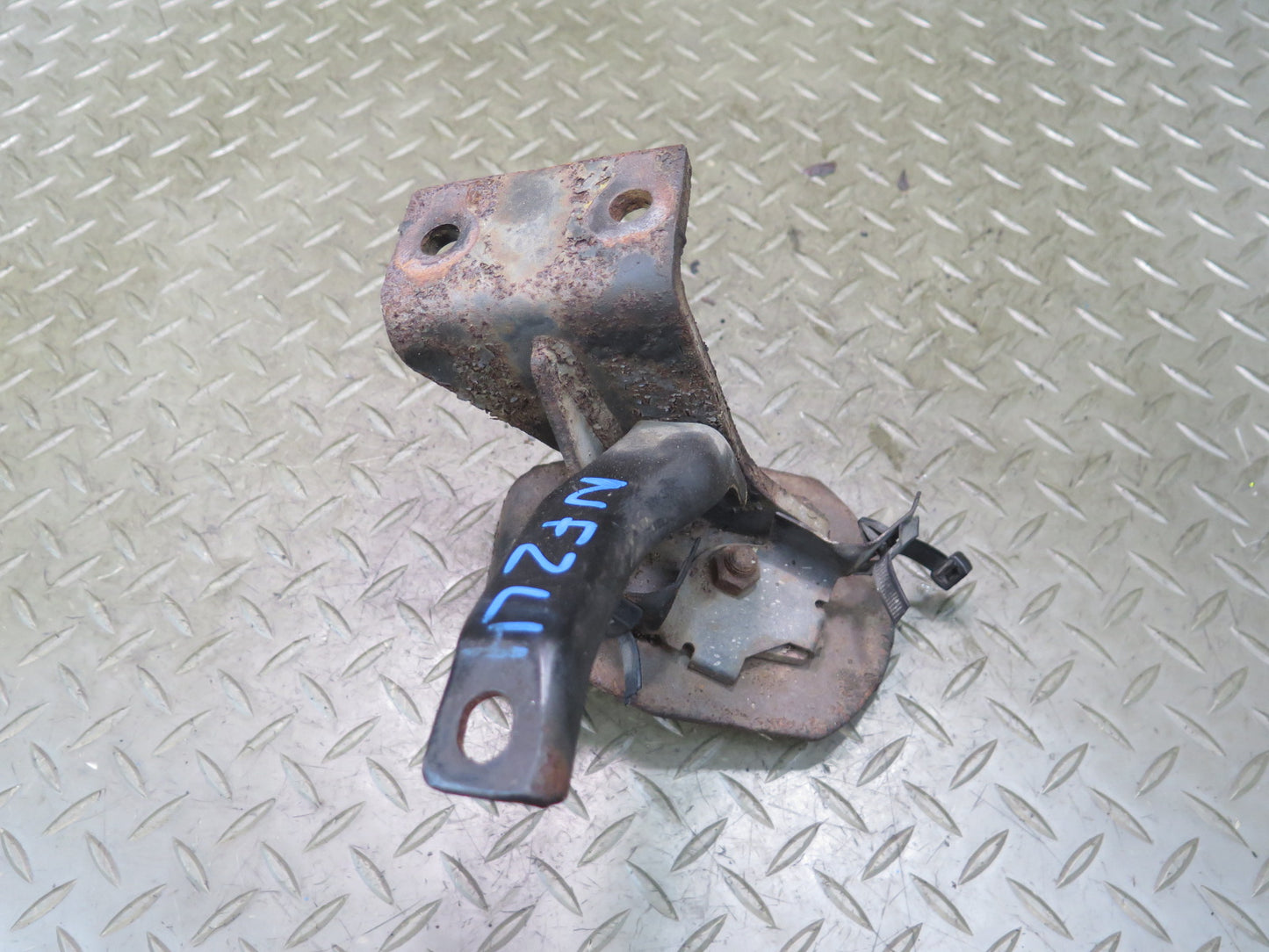 84-86 Nissan Z31 300ZX VG30E NA Set of 2 Engine Motor Mount Support OEM