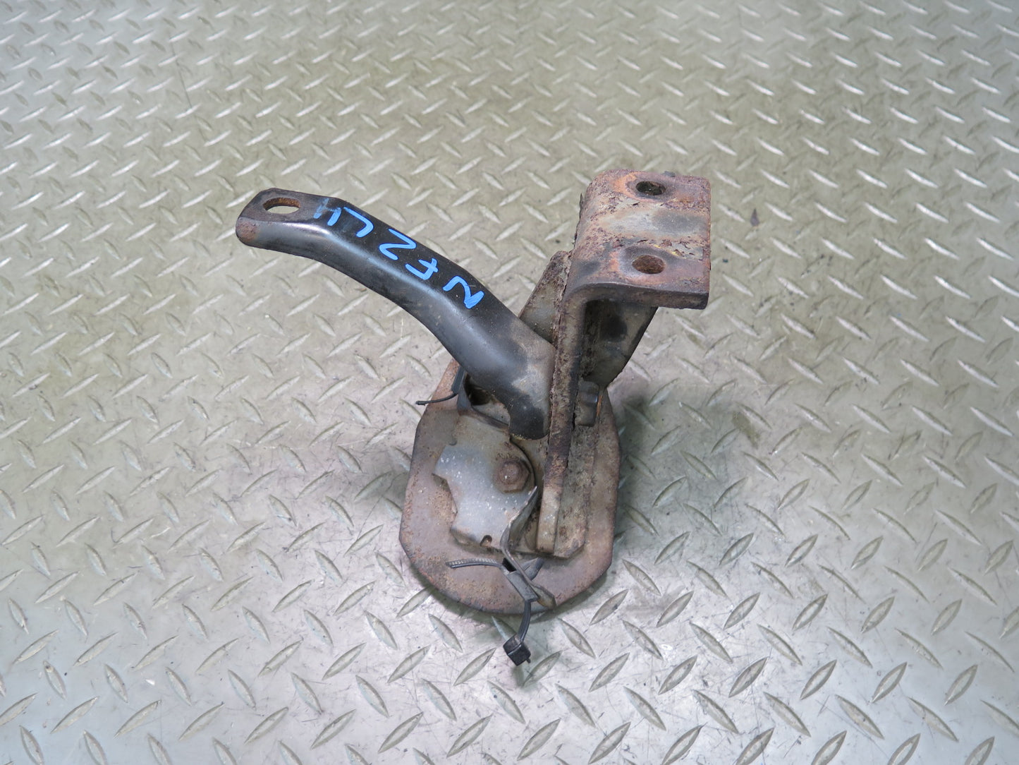 84-86 Nissan Z31 300ZX VG30E NA Set of 2 Engine Motor Mount Support OEM