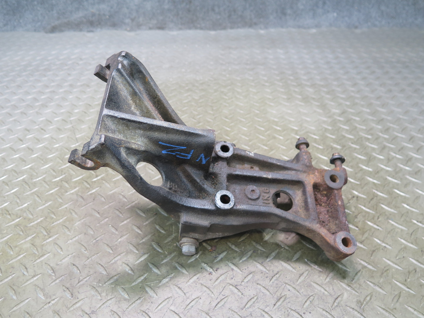 84-89 Nissan Z31 300ZX NON Turbo A/C Compressor Mount Bracket Support OEM