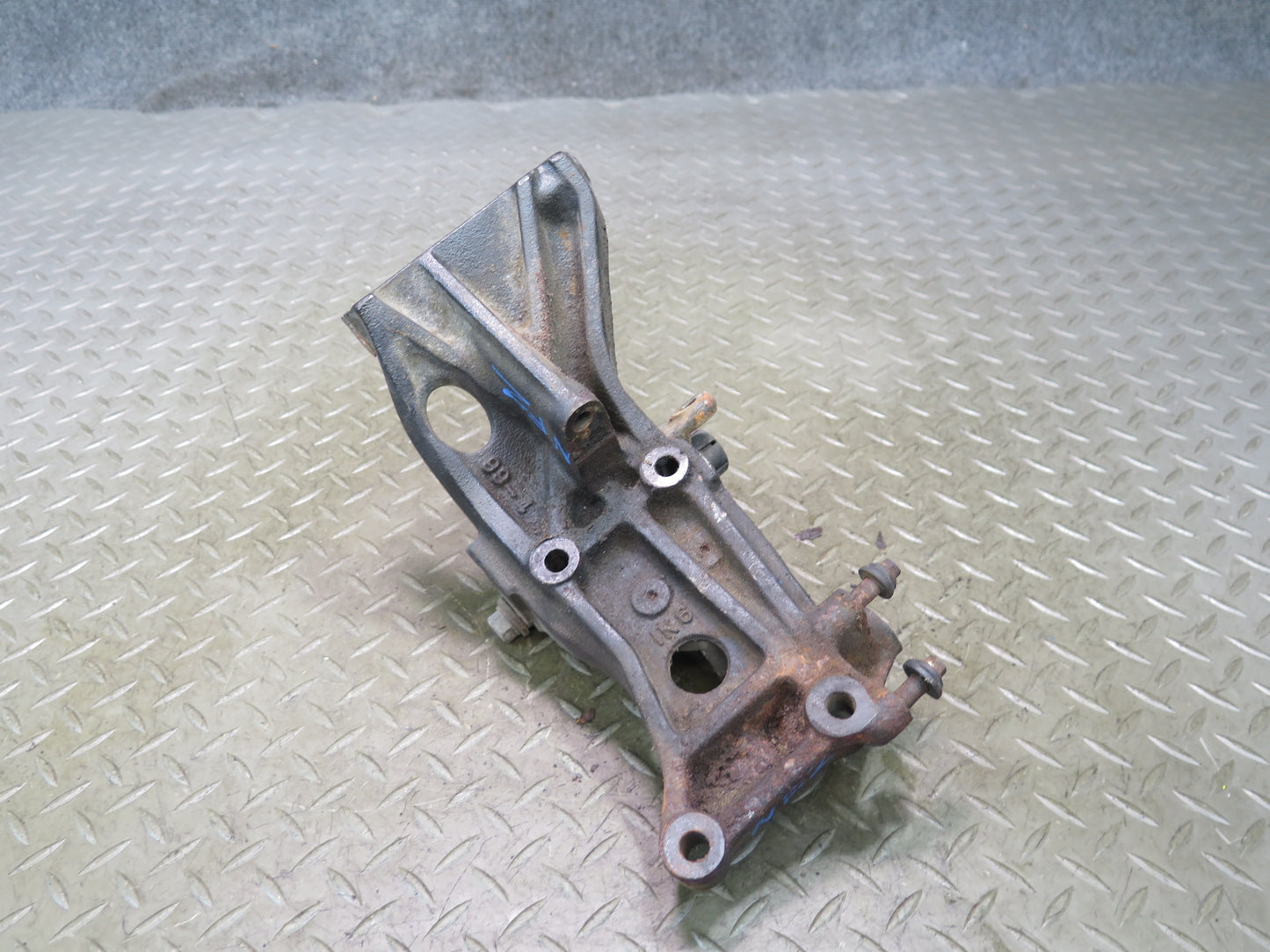 84-89 Nissan Z31 300ZX NON Turbo A/C Compressor Mount Bracket Support OEM