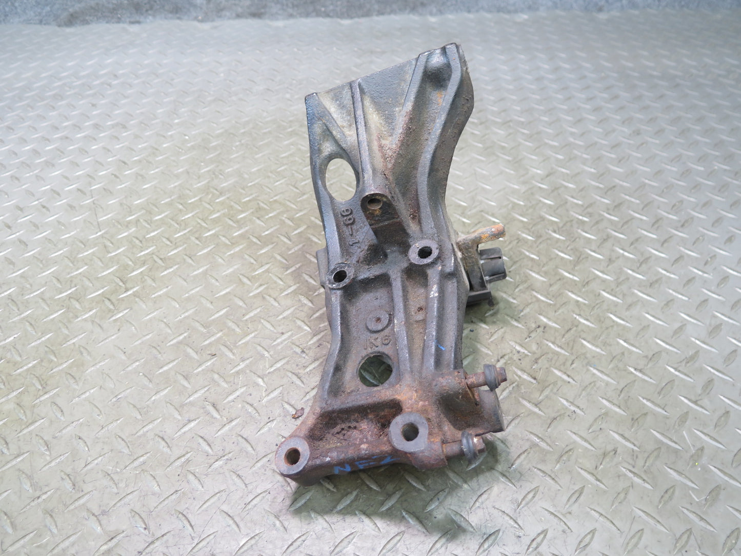 84-89 Nissan Z31 300ZX NON Turbo A/C Compressor Mount Bracket Support OEM
