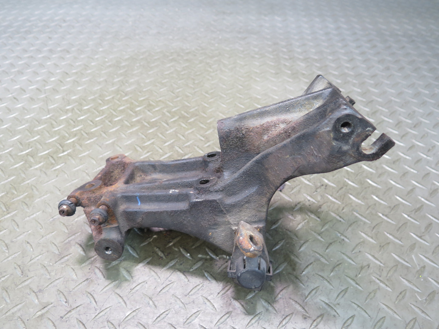 84-89 Nissan Z31 300ZX NON Turbo A/C Compressor Mount Bracket Support OEM