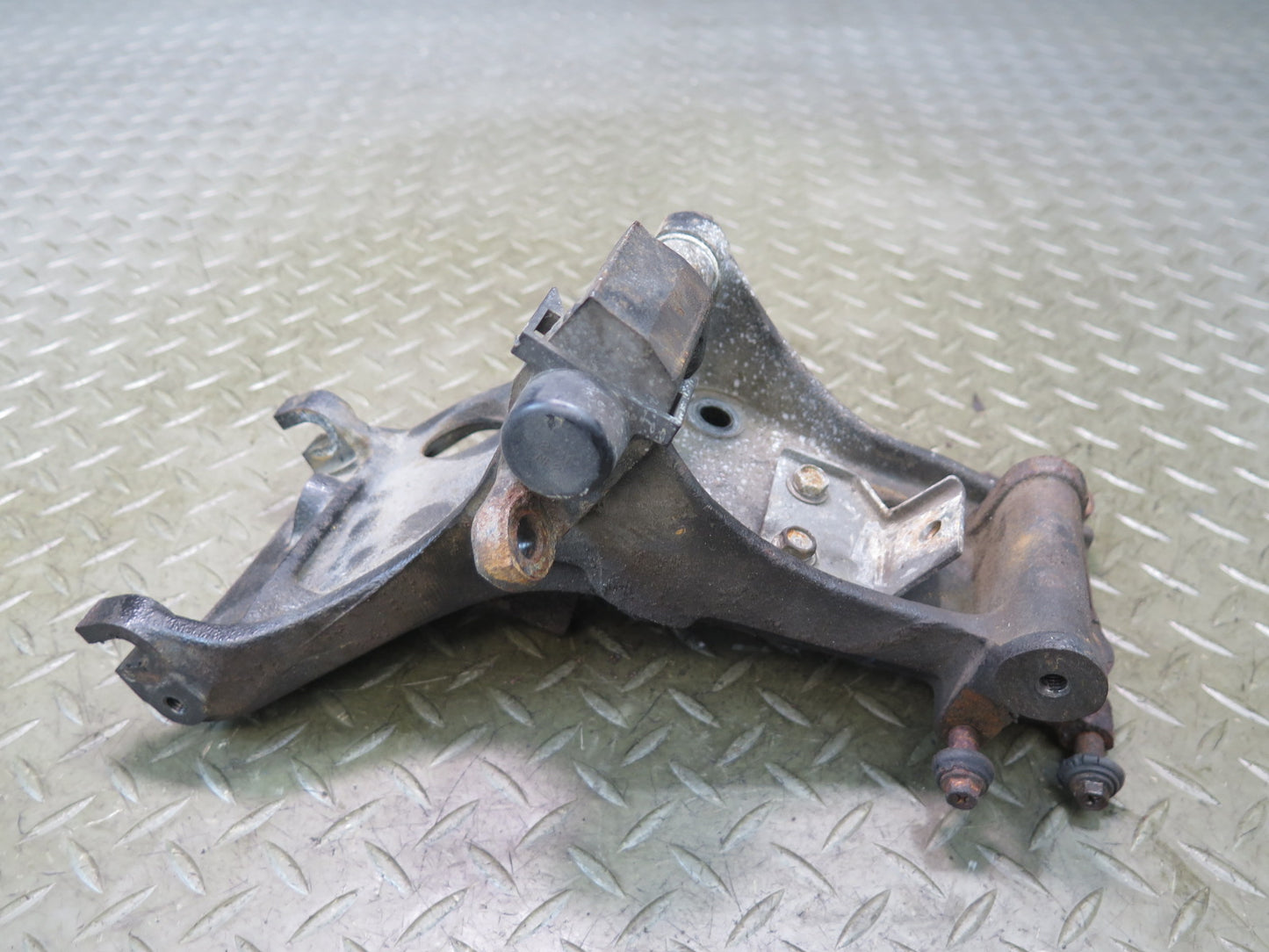 84-89 Nissan Z31 300ZX NON Turbo A/C Compressor Mount Bracket Support OEM