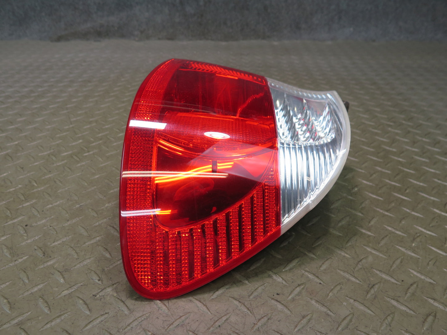 04-06 BMW E46 330ci Convert Rear Left & Right LED Outer Tail Light Lamp Set OEM