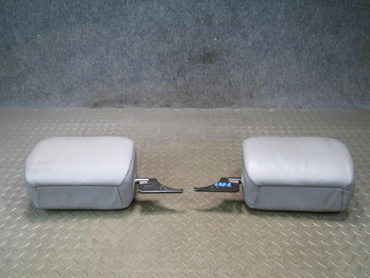 01-06 BMW E46 330Ci Convertible Set of 2 Front Leather Seat Headrest Gray OEM