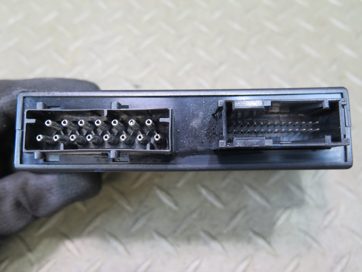 01-06 BMW E46 330Ci Front Left or Right Seat Memory Control Module 7067801 OEM