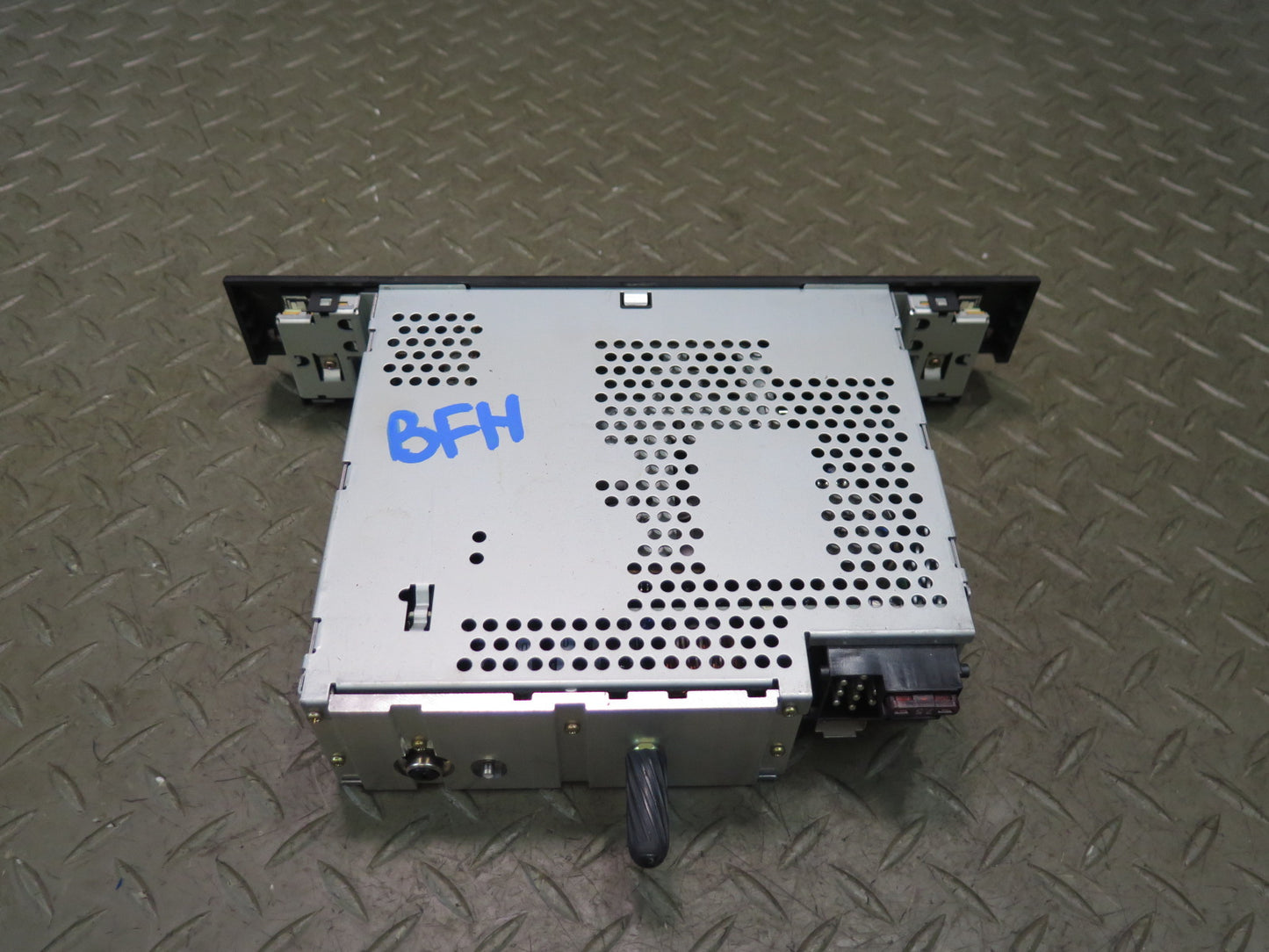 97-99 BMW E39 540i Cassette Player 8360800 OEM