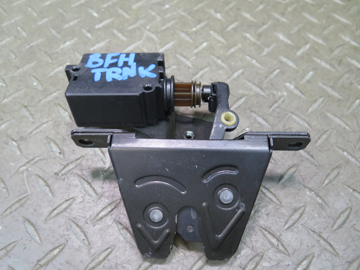 97-03 BMW E39 540i Rear Trunk Lid Lock Latch Actuator OEM