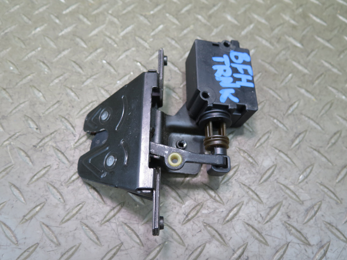 97-03 BMW E39 540i Rear Trunk Lid Lock Latch Actuator OEM