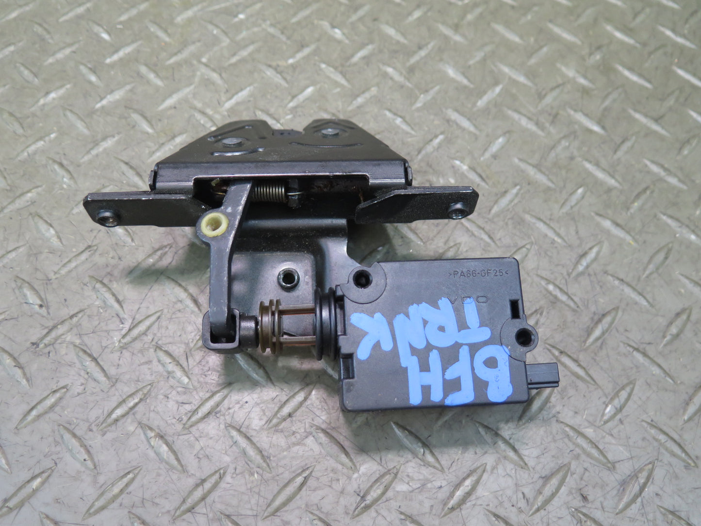 97-03 BMW E39 540i Rear Trunk Lid Lock Latch Actuator OEM