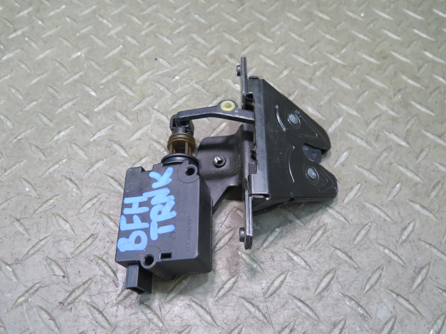 97-03 BMW E39 540i Rear Trunk Lid Lock Latch Actuator OEM