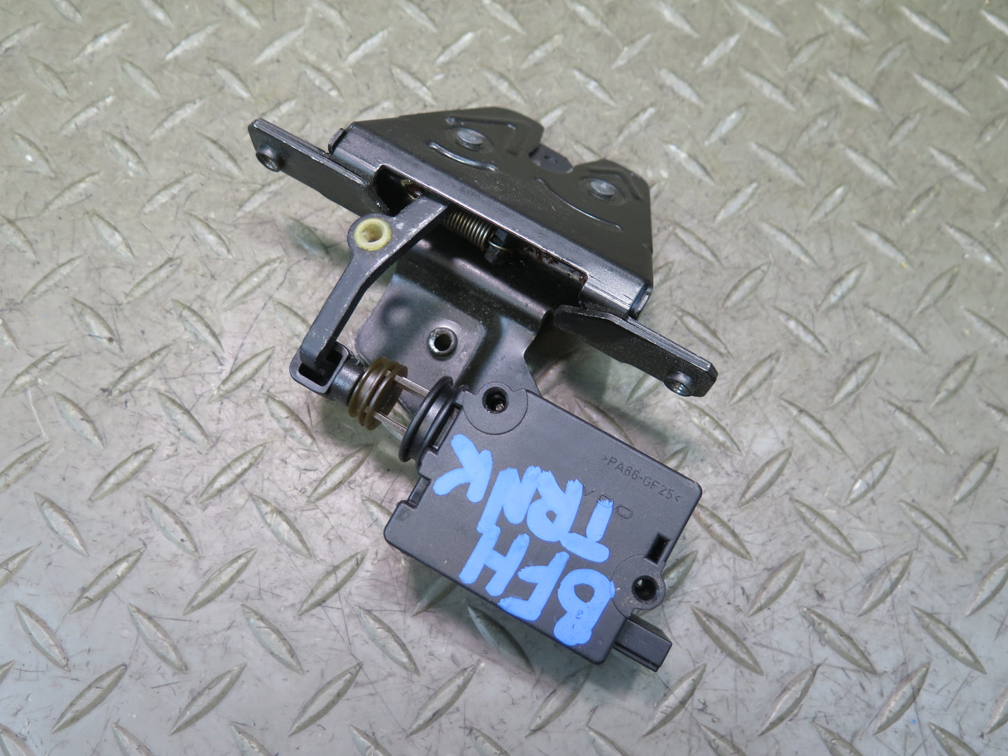 97-03 BMW E39 540i Rear Trunk Lid Lock Latch Actuator OEM