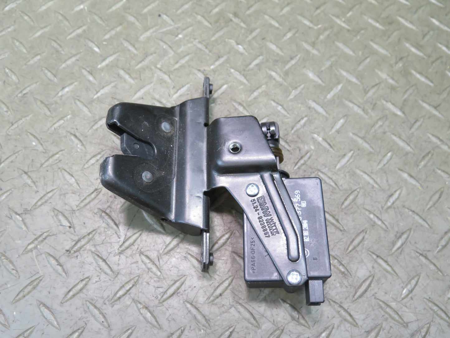 97-03 BMW E39 540i Rear Trunk Lid Lock Latch Actuator OEM