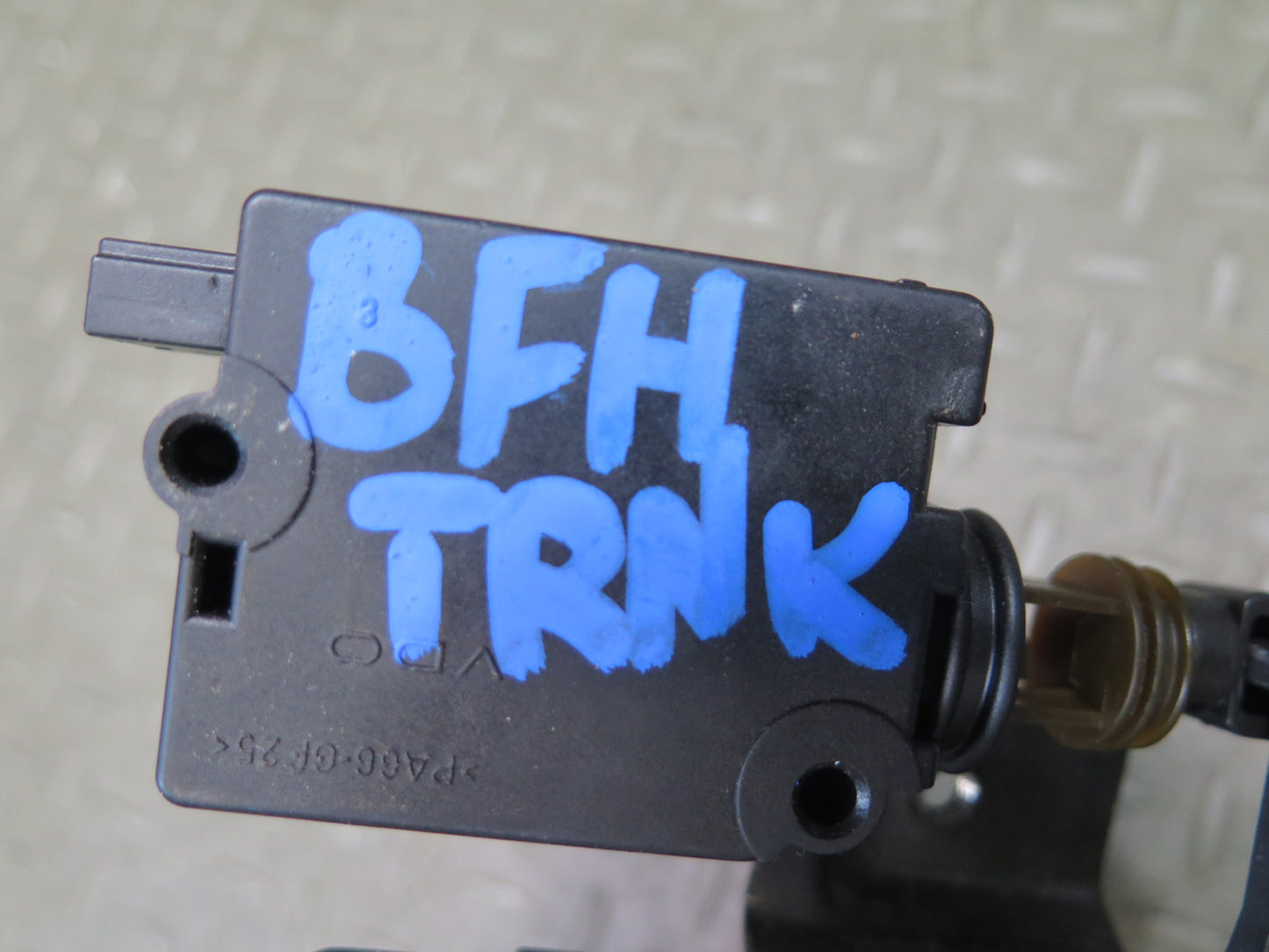 97-03 BMW E39 540i Rear Trunk Lid Lock Latch Actuator OEM