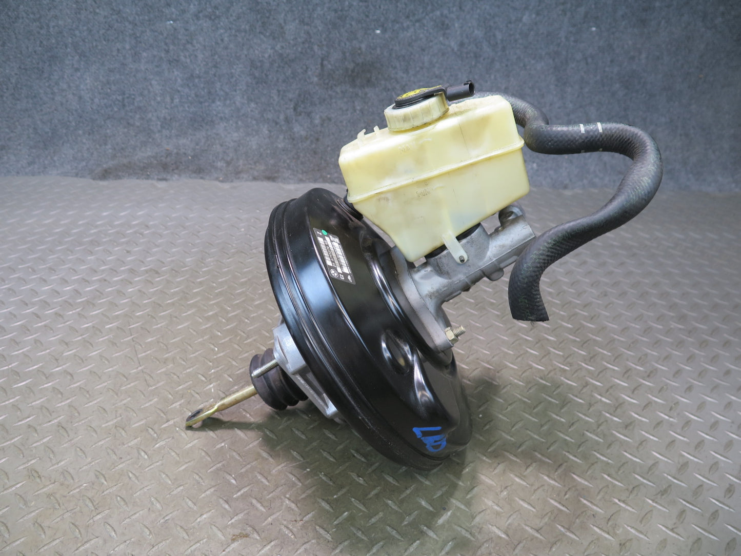 01-06 BMW E46 330Ci Brake Master Cylinder Booster Fluid Reservoir OEM