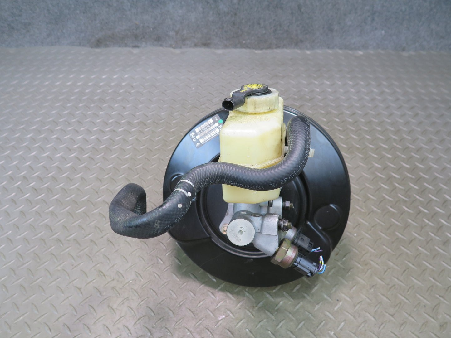 01-06 BMW E46 330Ci Brake Master Cylinder Booster Fluid Reservoir OEM