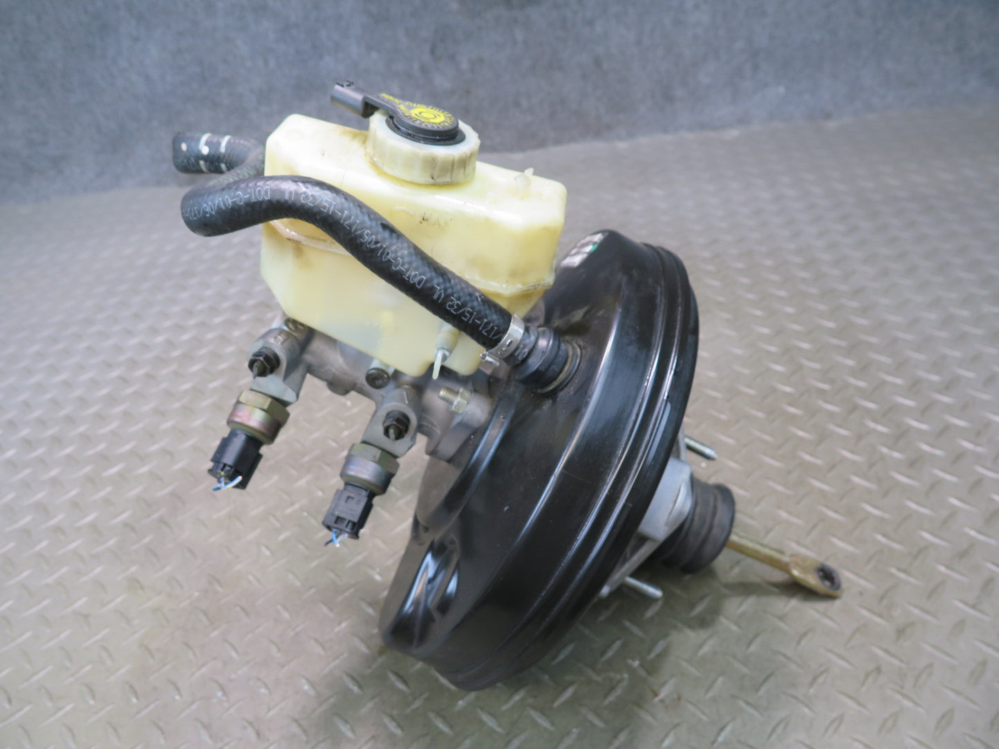 01-06 BMW E46 330Ci Brake Master Cylinder Booster Fluid Reservoir OEM