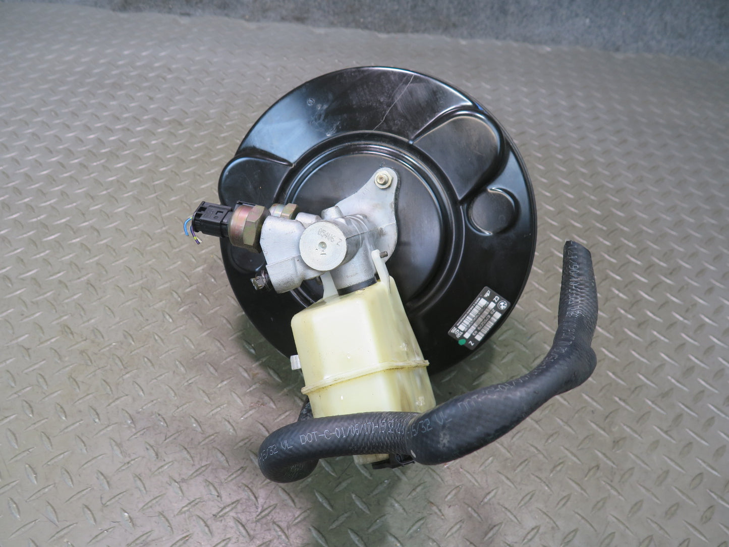01-06 BMW E46 330Ci Brake Master Cylinder Booster Fluid Reservoir OEM