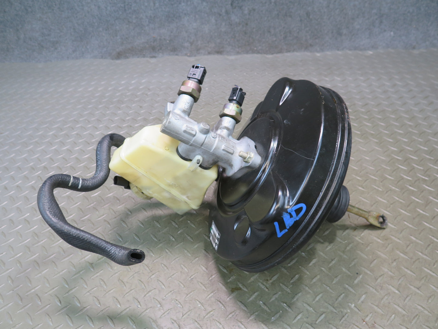 01-06 BMW E46 330Ci Brake Master Cylinder Booster Fluid Reservoir OEM