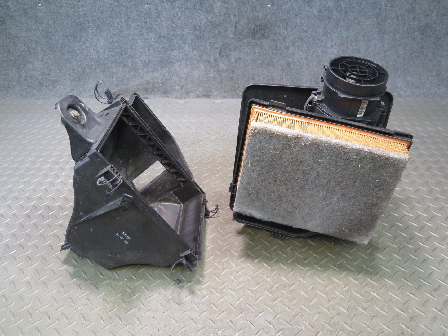 01-06 BMW E46 330i 330Ci M54 Air Intake Cleaner Filter Box w MAF Sensor OEM