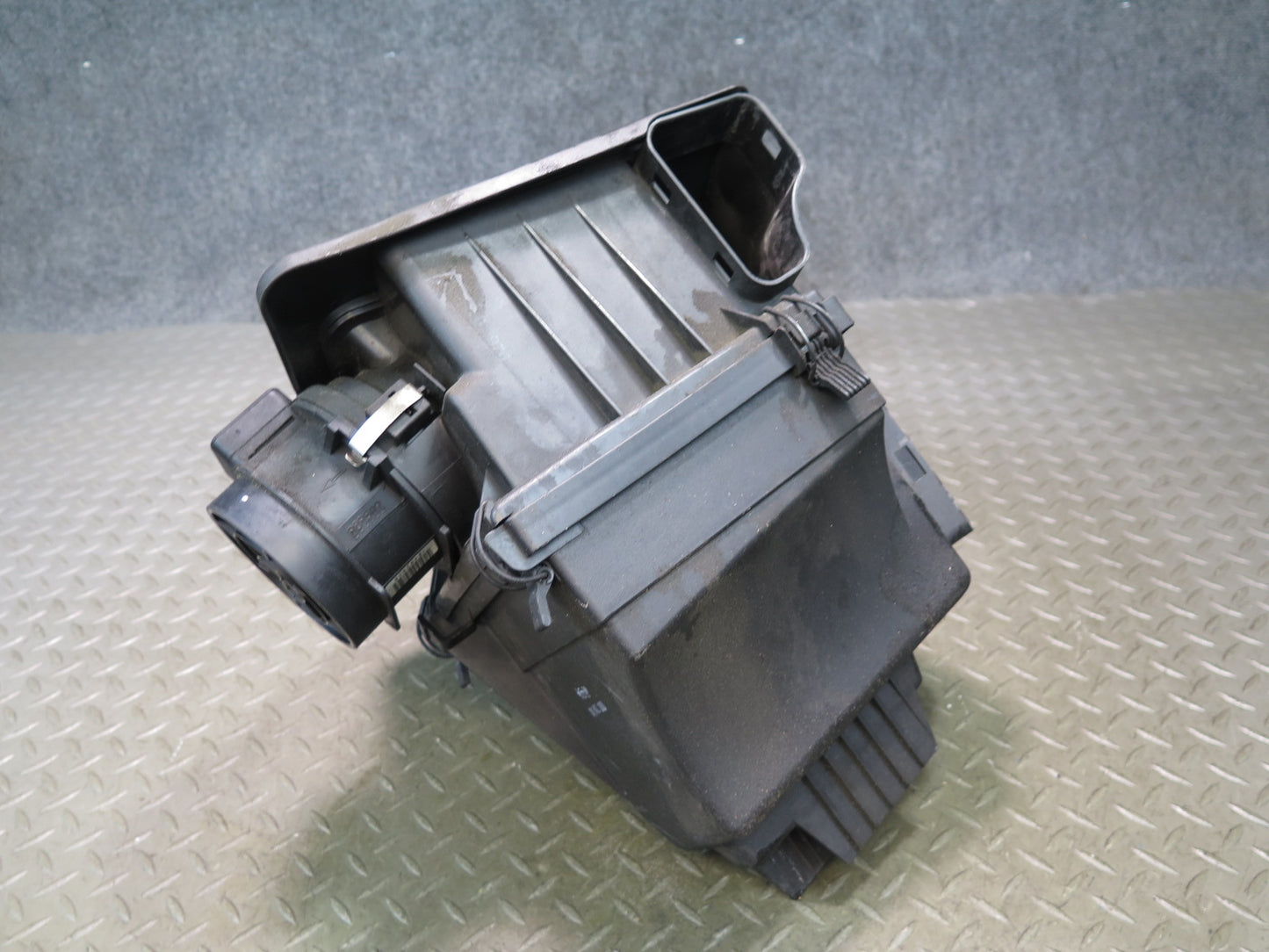 01-06 BMW E46 330i 330Ci M54 Air Intake Cleaner Filter Box w MAF Sensor OEM