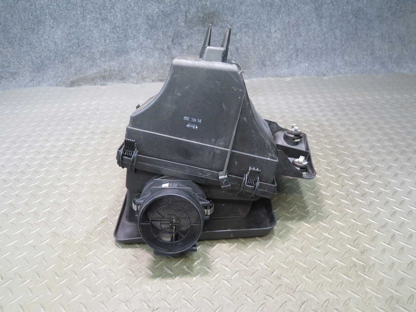 01-06 BMW E46 330i 330Ci M54 Air Intake Cleaner Filter Box w MAF Sensor OEM
