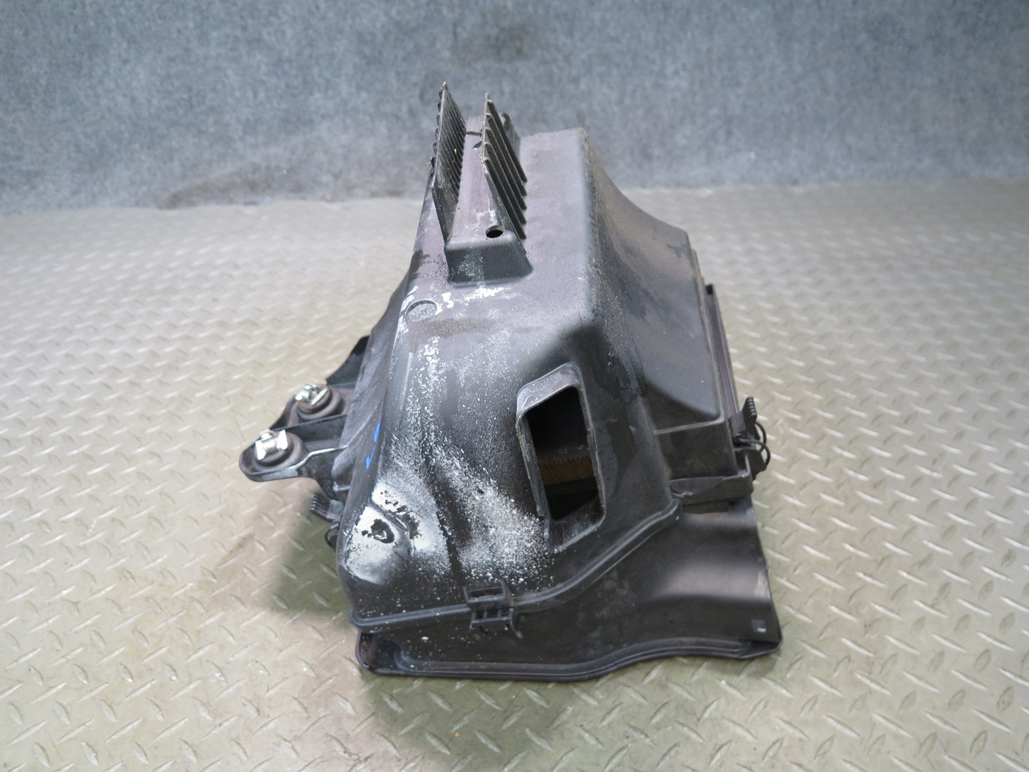 01-06 BMW E46 330i 330Ci M54 Air Intake Cleaner Filter Box w MAF Sensor OEM