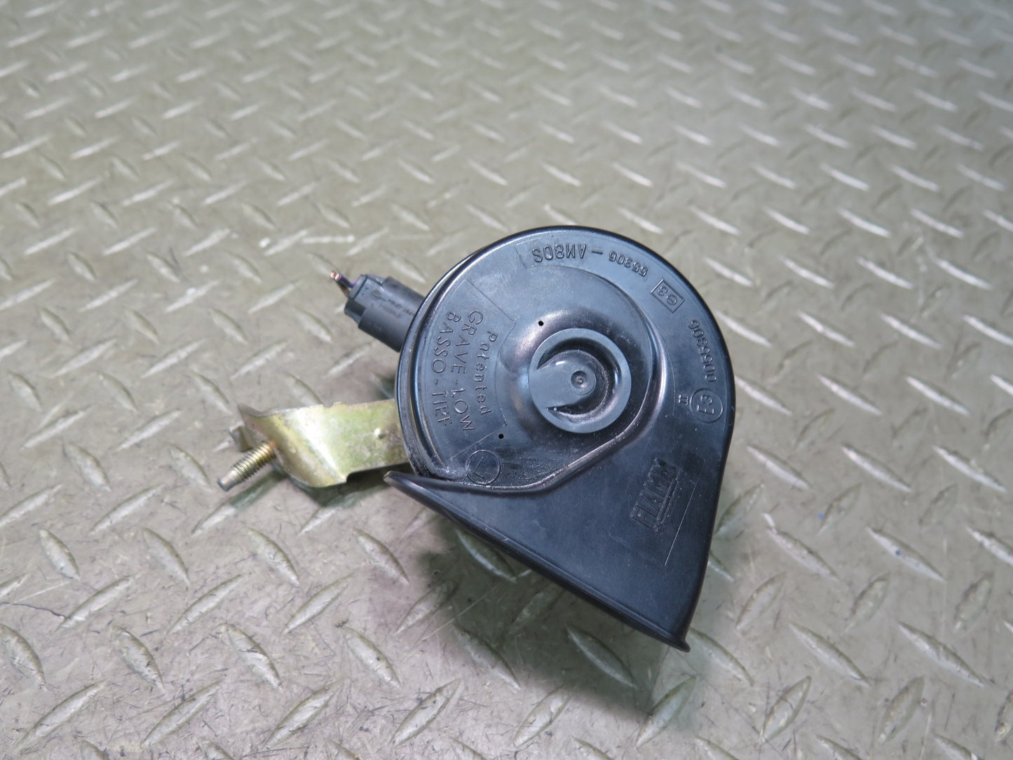 01-06 BMW E46 330ci Set of 2 High & Low Tone Note Pitch Horn Signal OEM