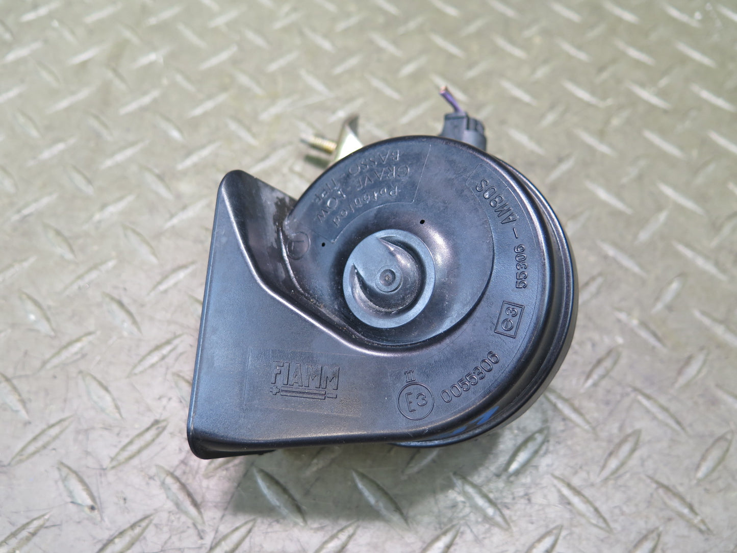 01-06 BMW E46 330ci Set of 2 High & Low Tone Note Pitch Horn Signal OEM
