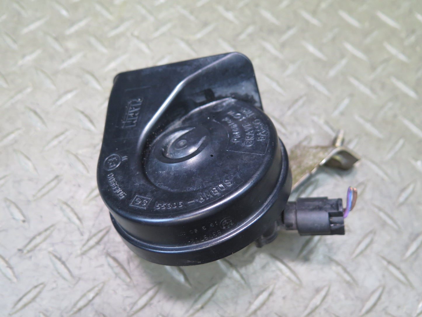 01-06 BMW E46 330ci Set of 2 High & Low Tone Note Pitch Horn Signal OEM