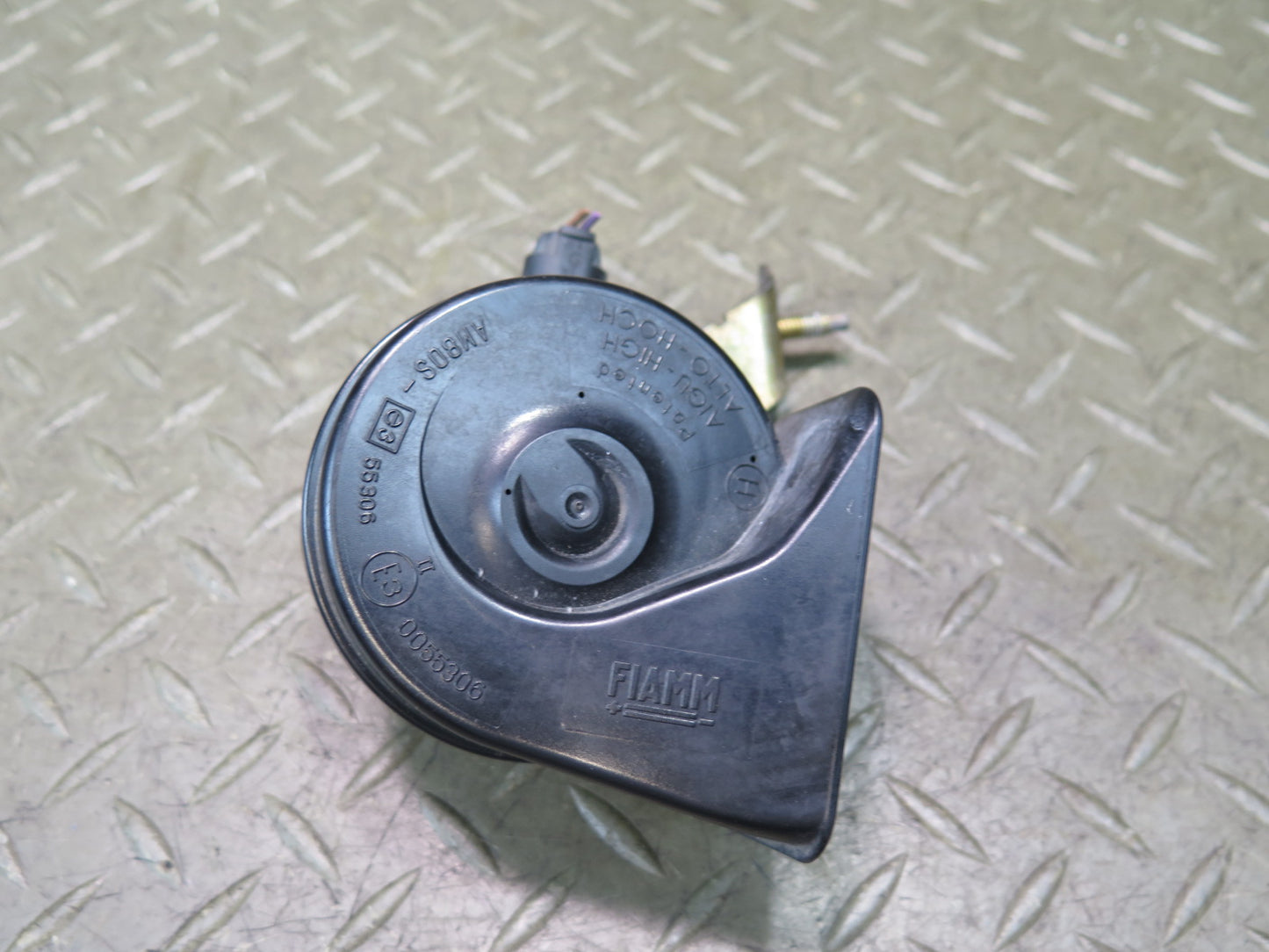01-06 BMW E46 330ci Set of 2 High & Low Tone Note Pitch Horn Signal OEM