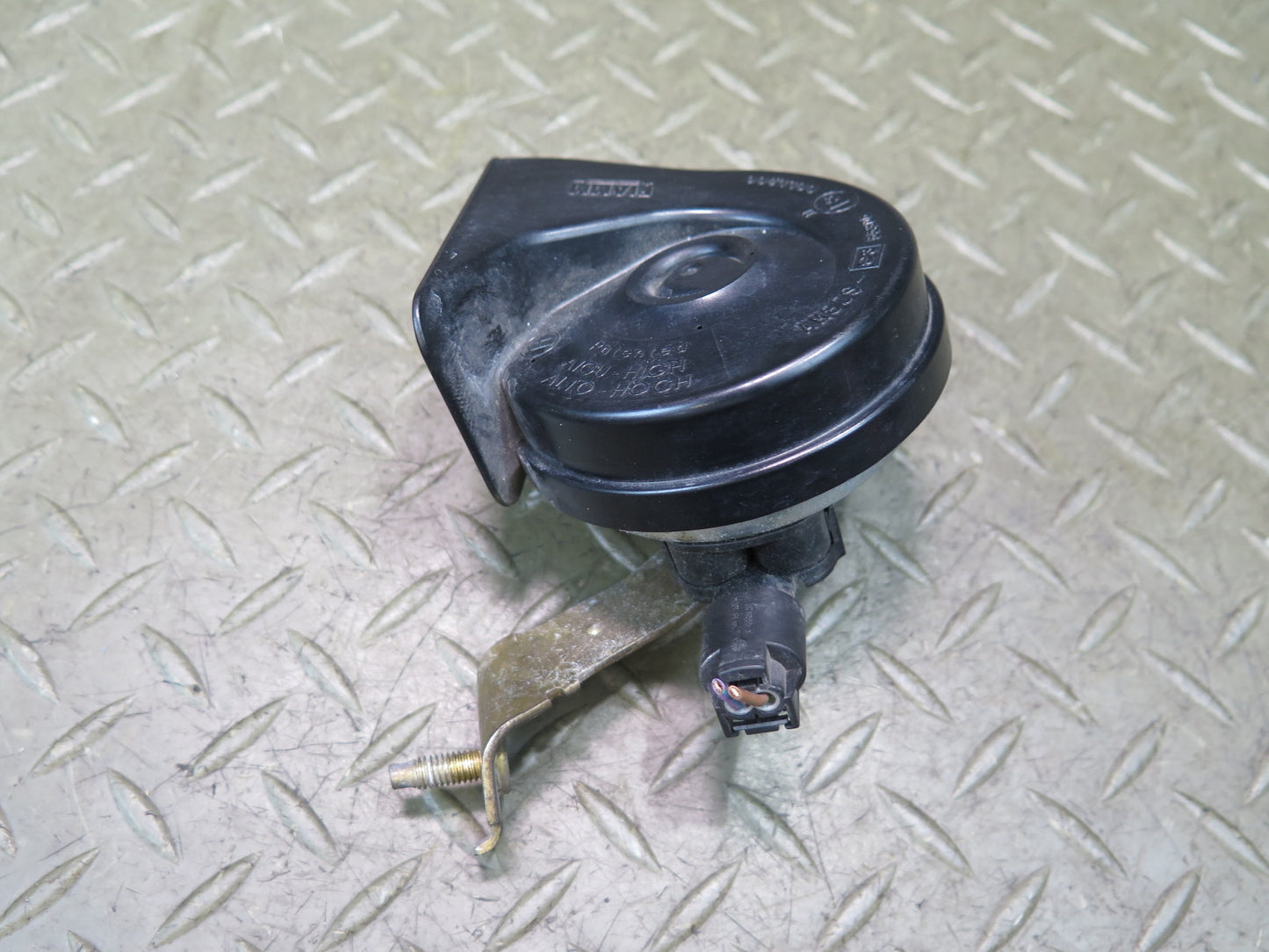 01-06 BMW E46 330ci Set of 2 High & Low Tone Note Pitch Horn Signal OEM