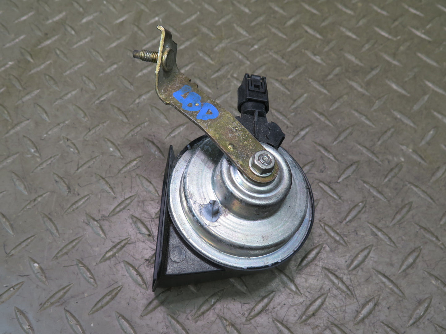 01-06 BMW E46 330ci Set of 2 High & Low Tone Note Pitch Horn Signal OEM