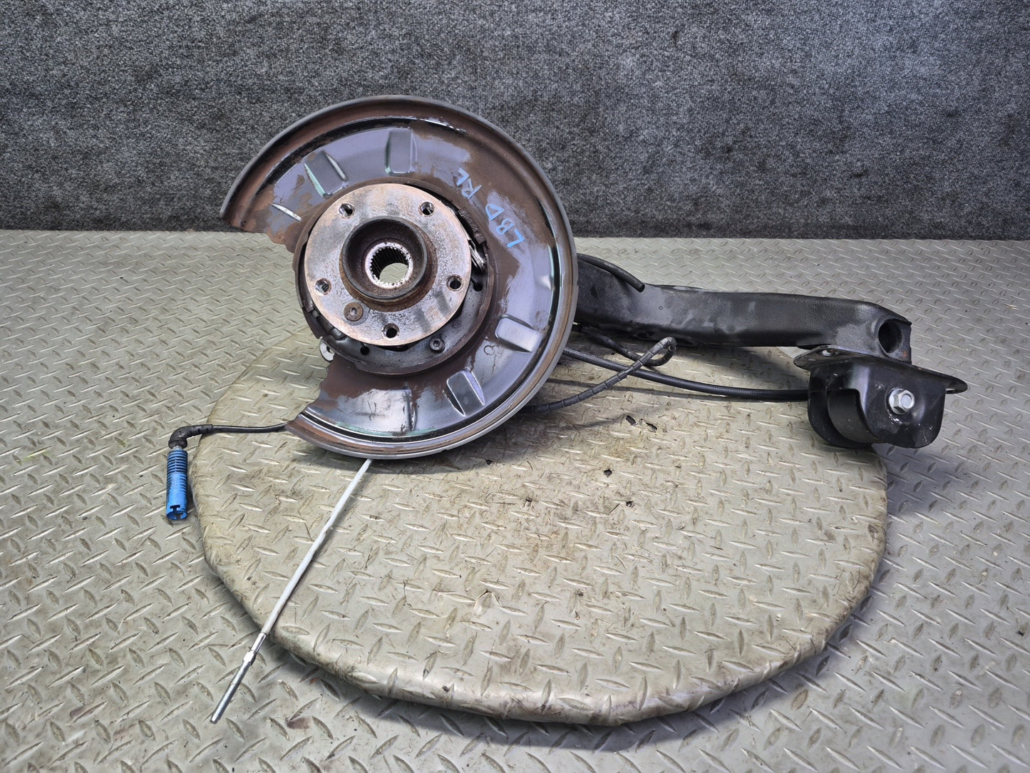 01-06 BMW E46 330i 330Ci RWD Rear Left Knuckle Wheel Hub Trailing Arm OEM