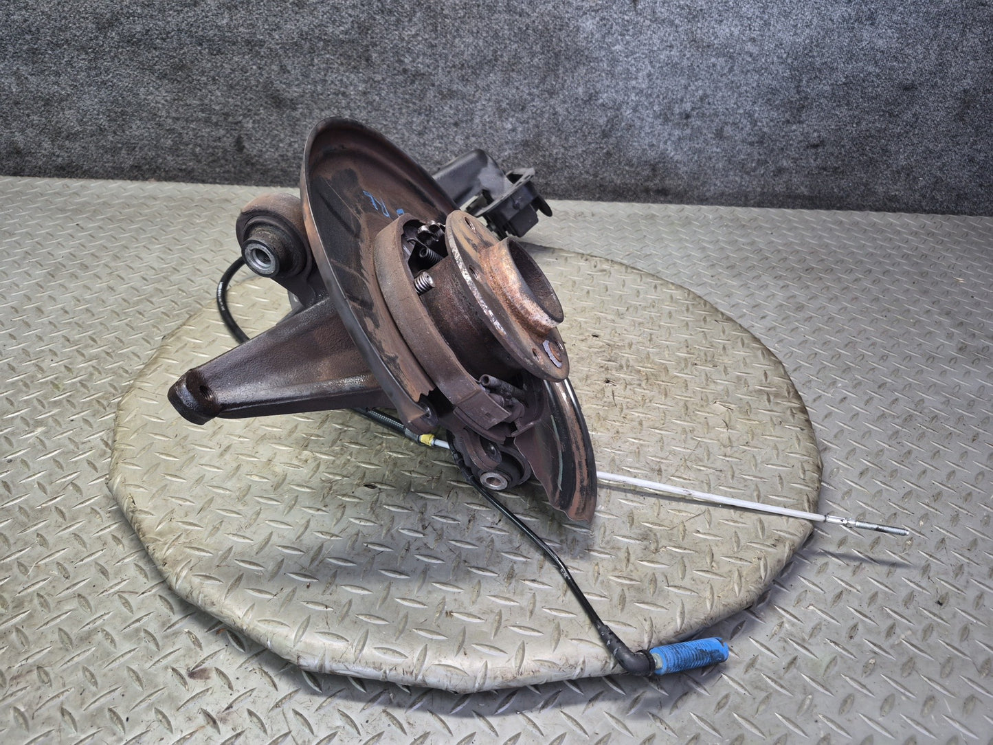 01-06 BMW E46 330i 330Ci RWD Rear Left Knuckle Wheel Hub Trailing Arm OEM