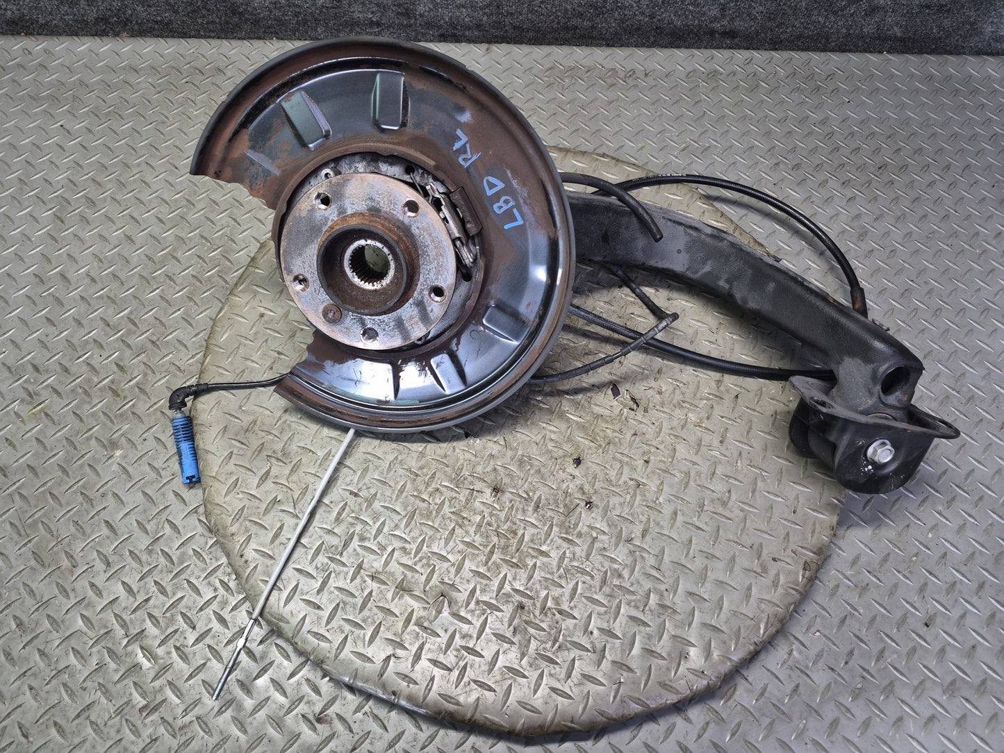 01-06 BMW E46 330i 330Ci RWD Rear Left Knuckle Wheel Hub Trailing Arm OEM