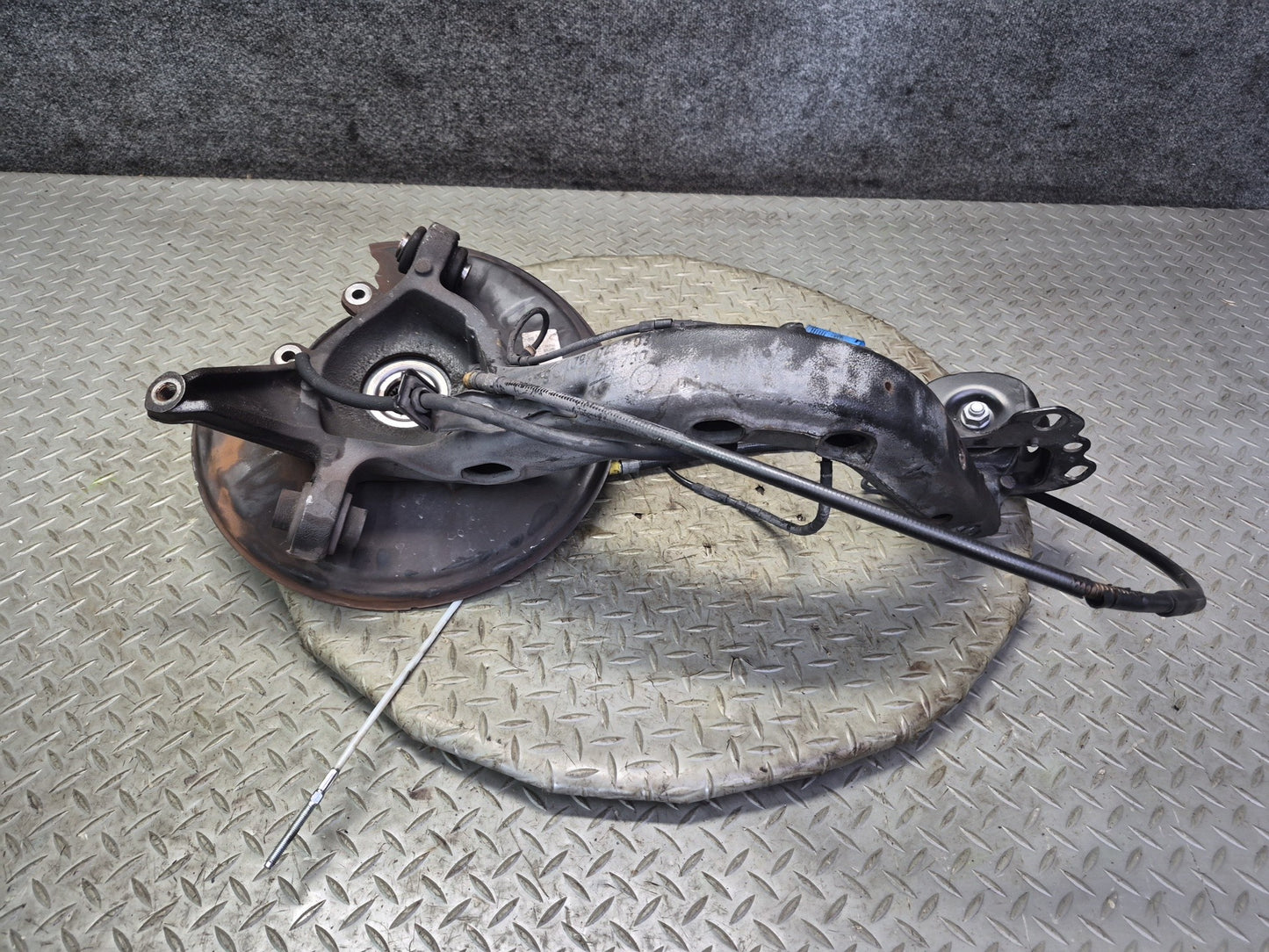 01-06 BMW E46 330i 330Ci RWD Rear Left Knuckle Wheel Hub Trailing Arm OEM