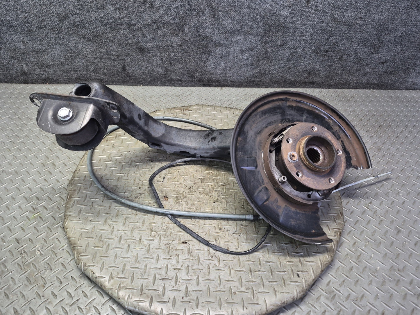 01-06 BMW E46 330i 330Ci RWD Rear Right Knuckle Wheel Hub Trailing Arm OEM