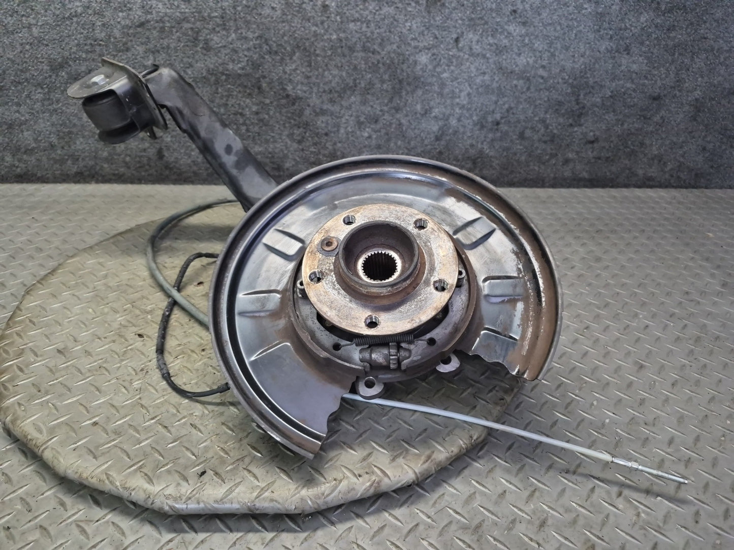 01-06 BMW E46 330i 330Ci RWD Rear Right Knuckle Wheel Hub Trailing Arm OEM