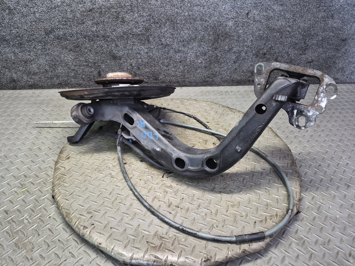 01-06 BMW E46 330i 330Ci RWD Rear Right Knuckle Wheel Hub Trailing Arm OEM