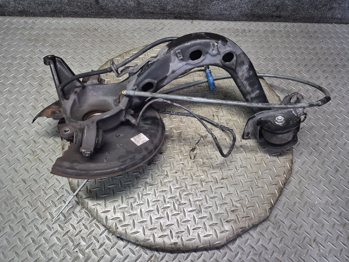 01-06 BMW E46 330i 330Ci RWD Rear Right Knuckle Wheel Hub Trailing Arm OEM