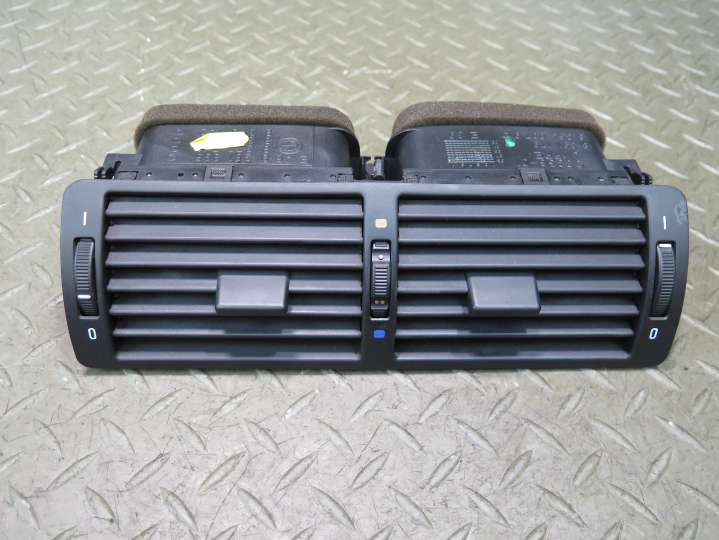 97-03 BMW E39 540i Dash Center A/C Air Vent Grille 8391179 OEM