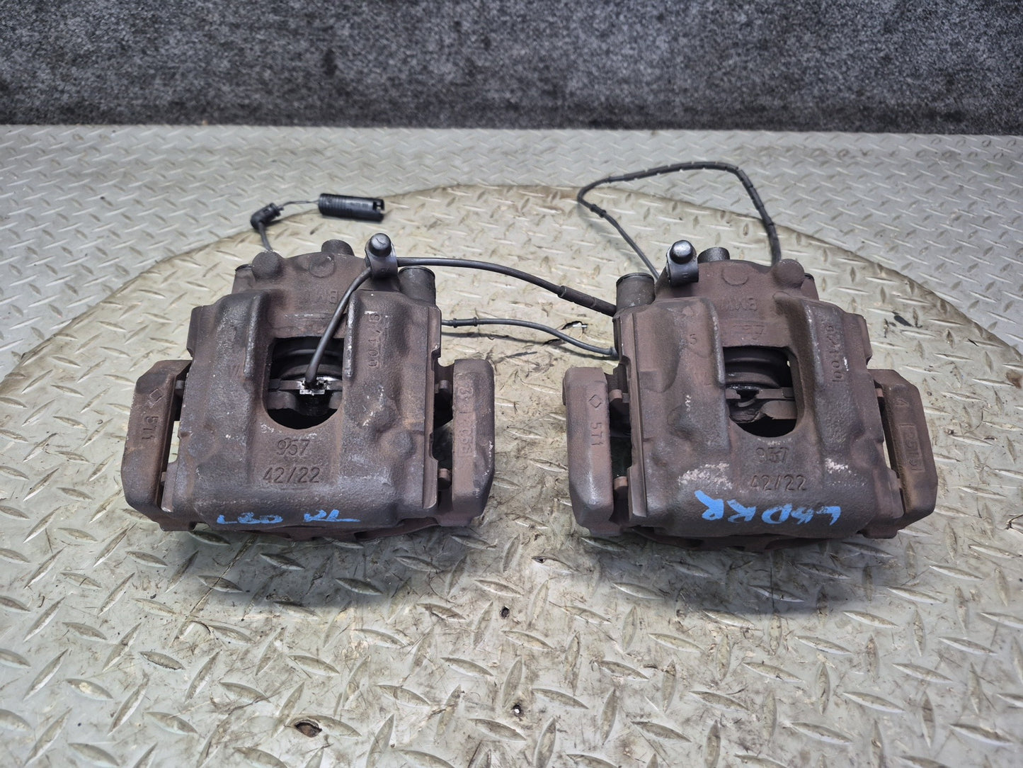 01-06 BMW E46 330i 330ci RWD Set of 2 Rear Left & Right Brake Caliper OEM