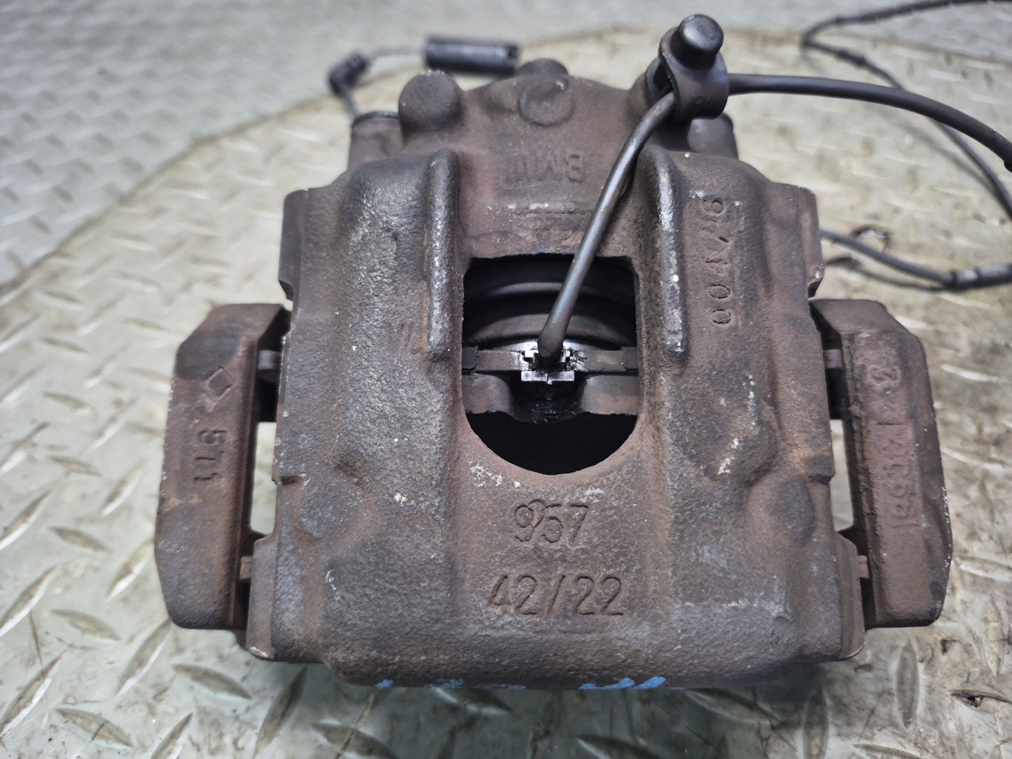 01-06 BMW E46 330i 330ci RWD Set of 2 Rear Left & Right Brake Caliper OEM
