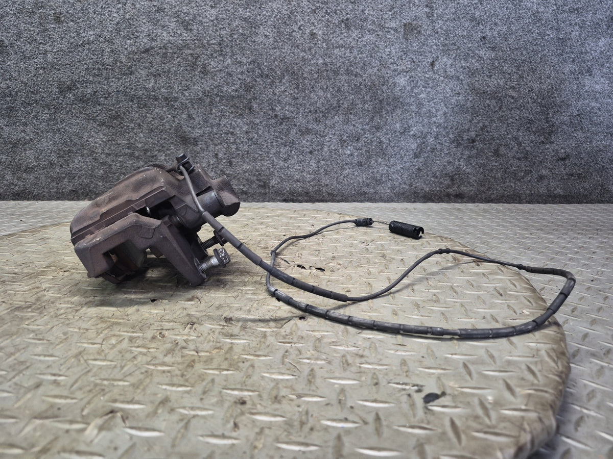01-06 BMW E46 330i 330ci RWD Set of 2 Rear Left & Right Brake Caliper OEM