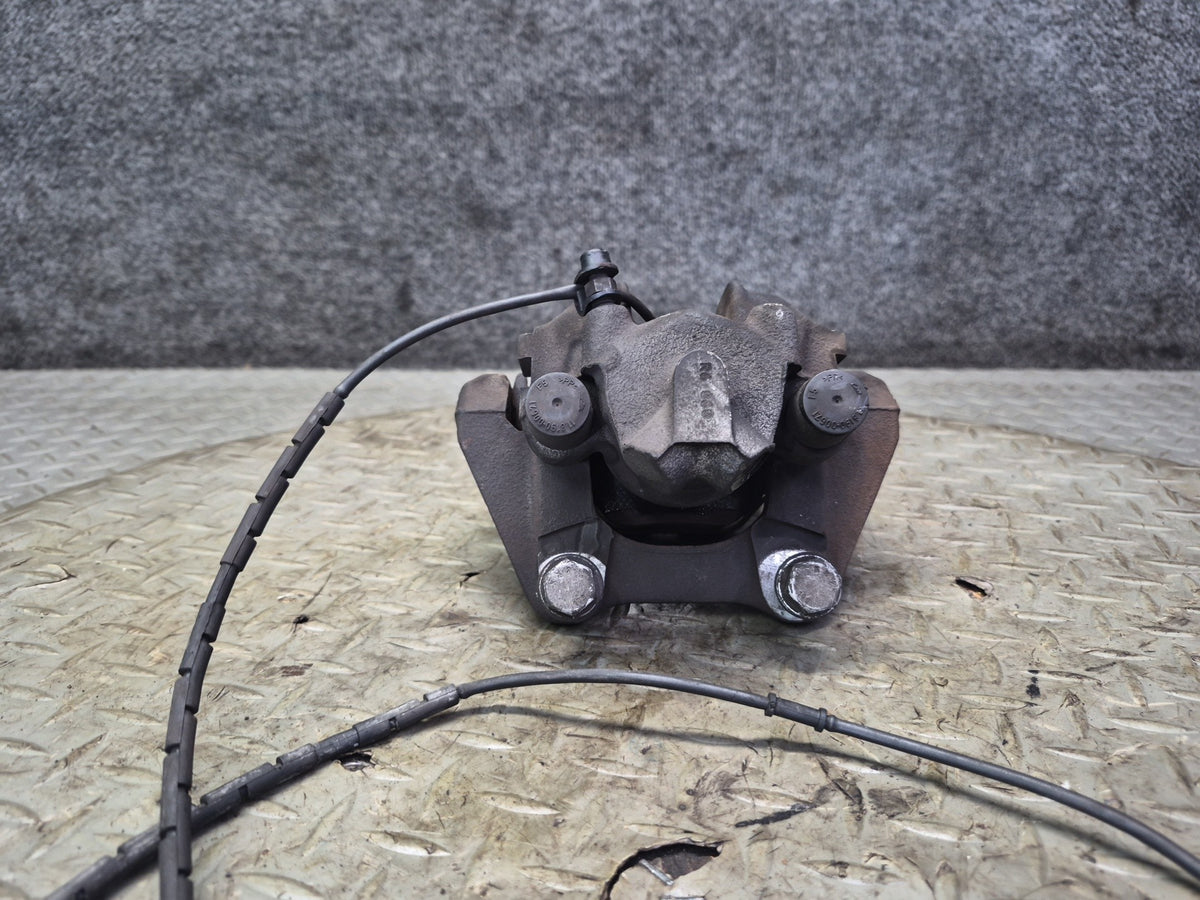01-06 BMW E46 330i 330ci RWD Set of 2 Rear Left & Right Brake Caliper OEM
