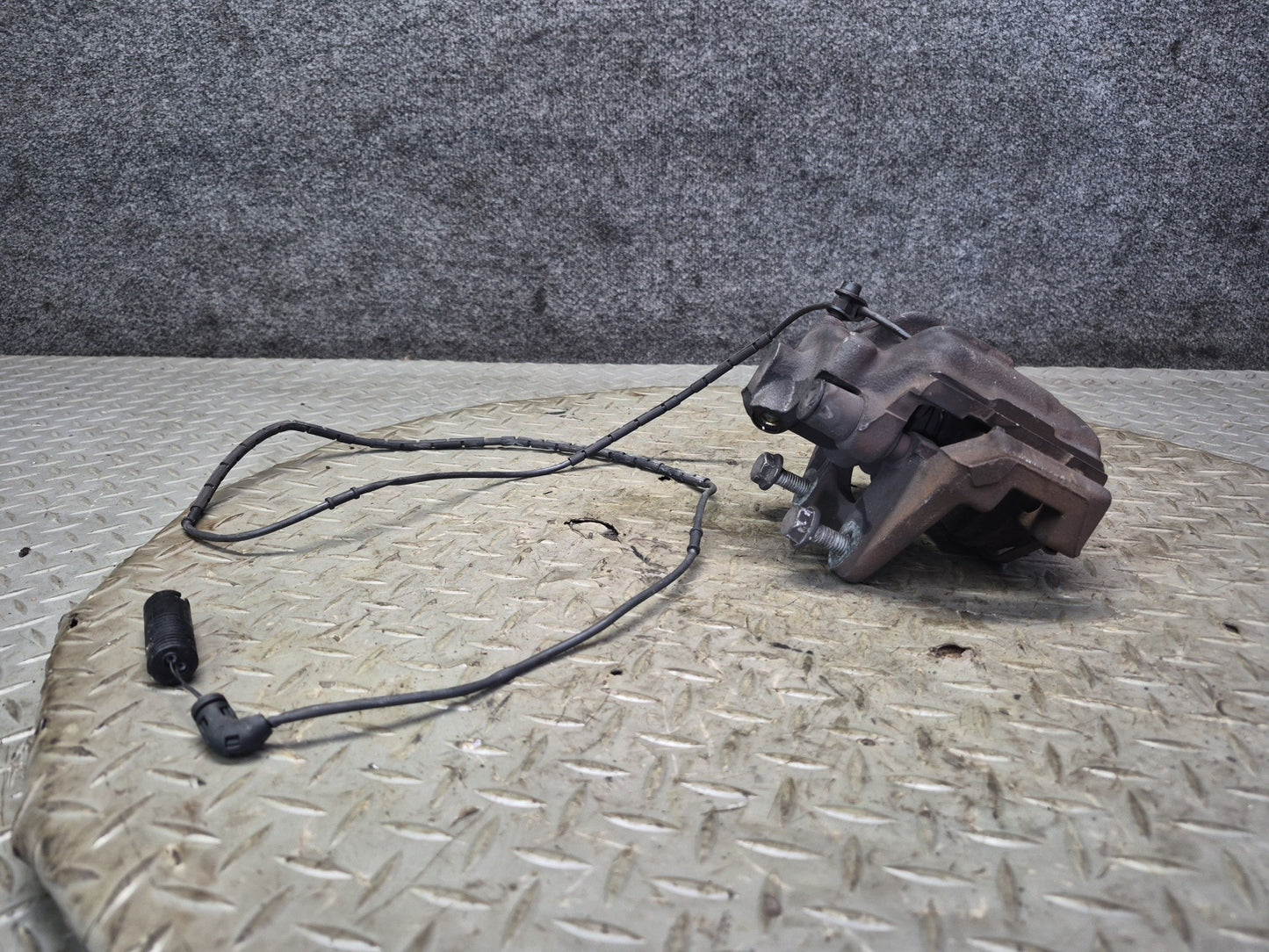 01-06 BMW E46 330i 330ci RWD Set of 2 Rear Left & Right Brake Caliper OEM