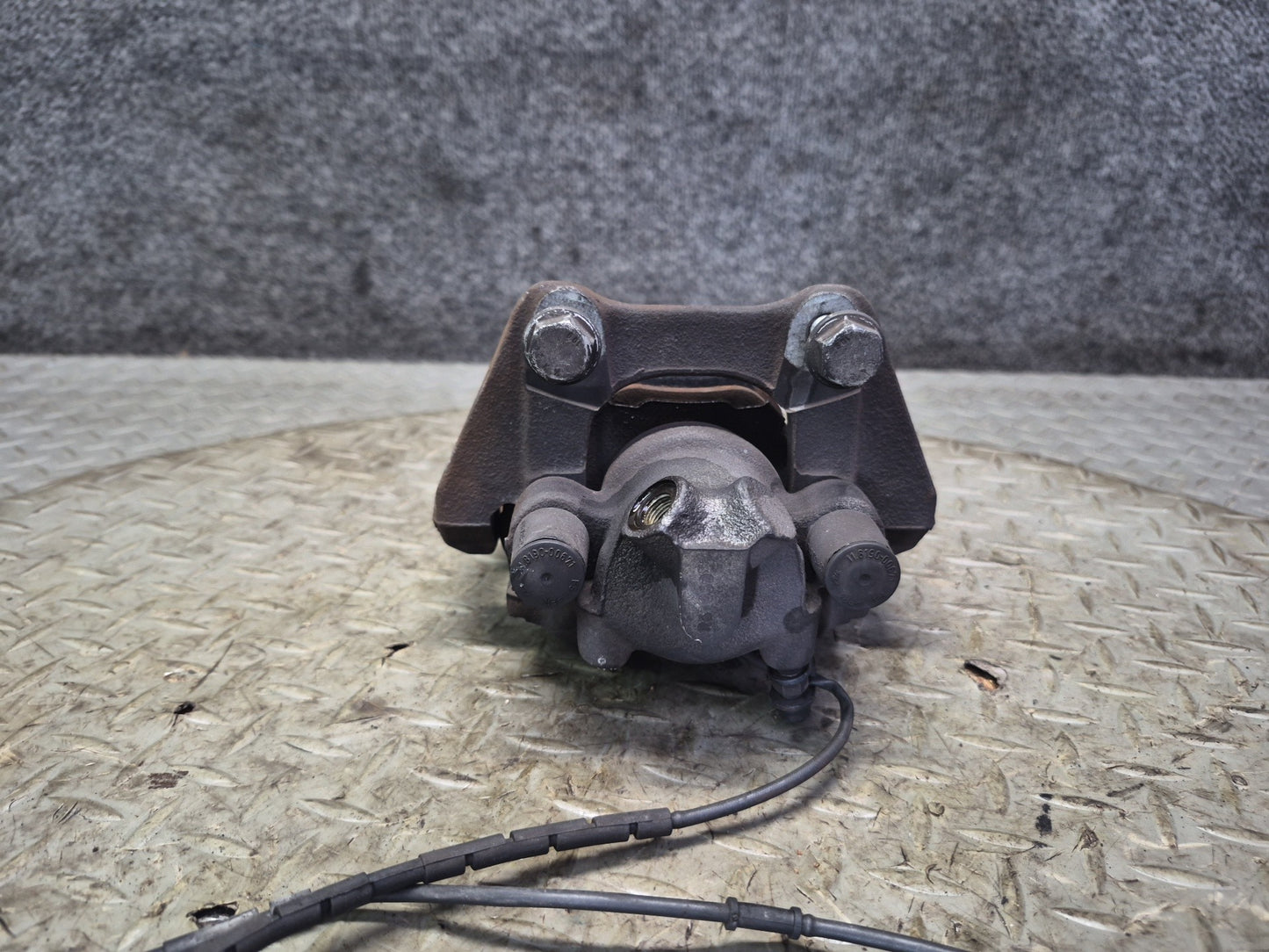 01-06 BMW E46 330i 330ci RWD Set of 2 Rear Left & Right Brake Caliper OEM