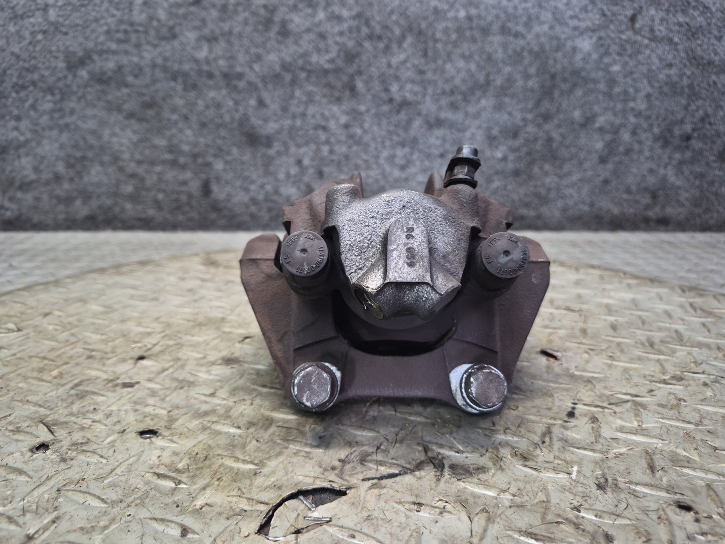 01-06 BMW E46 330i 330ci RWD Set of 2 Rear Left & Right Brake Caliper OEM